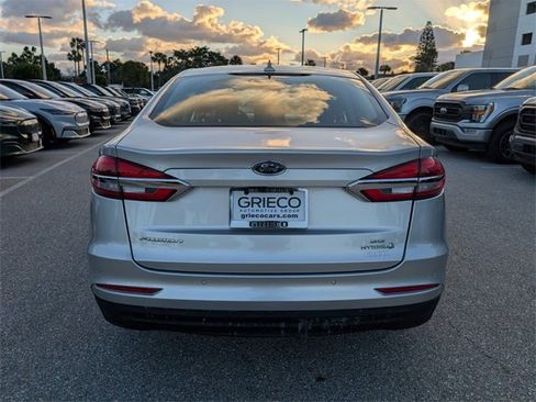 Used 2019 Ford Fusion SE image 12