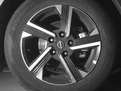 Used 2025 Nissan Sentra SV image 13