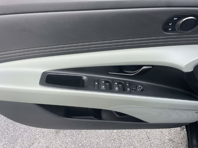 Used 2025 Hyundai Elantra Limited FWD image 20