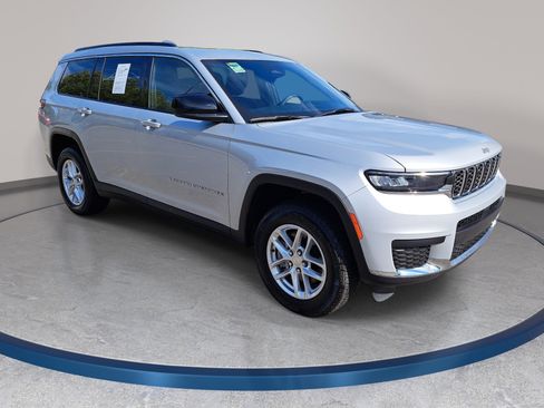 Used 2025 Jeep Grand Cherokee L Laredo w/ Trailer Tow Package AWD/4WD image 3