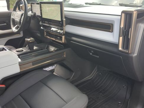 Used 2025 GMC Hummer EV 2X image 30