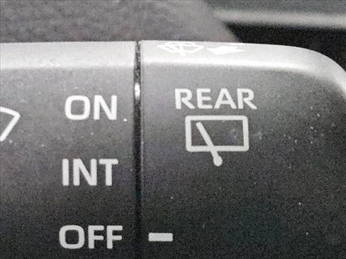 Used 2021 Toyota RAV4 LE FWD image 9