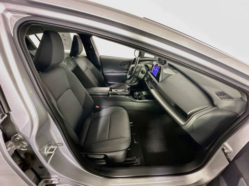 Used 2025 Toyota Prius LE FWD image 32