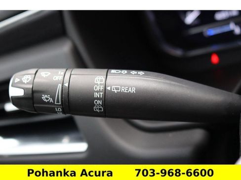 Used 2024 GMC Yukon SLT w/ SLT Premium Package image 10