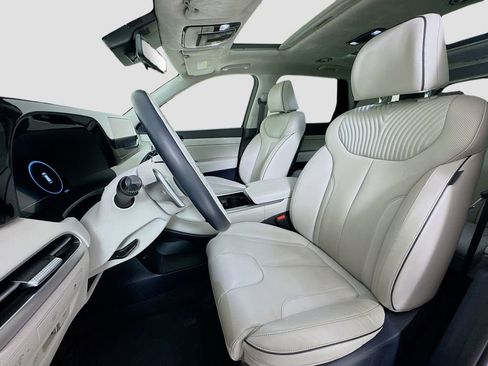 Used 2024 Hyundai Palisade Calligraphy image 10