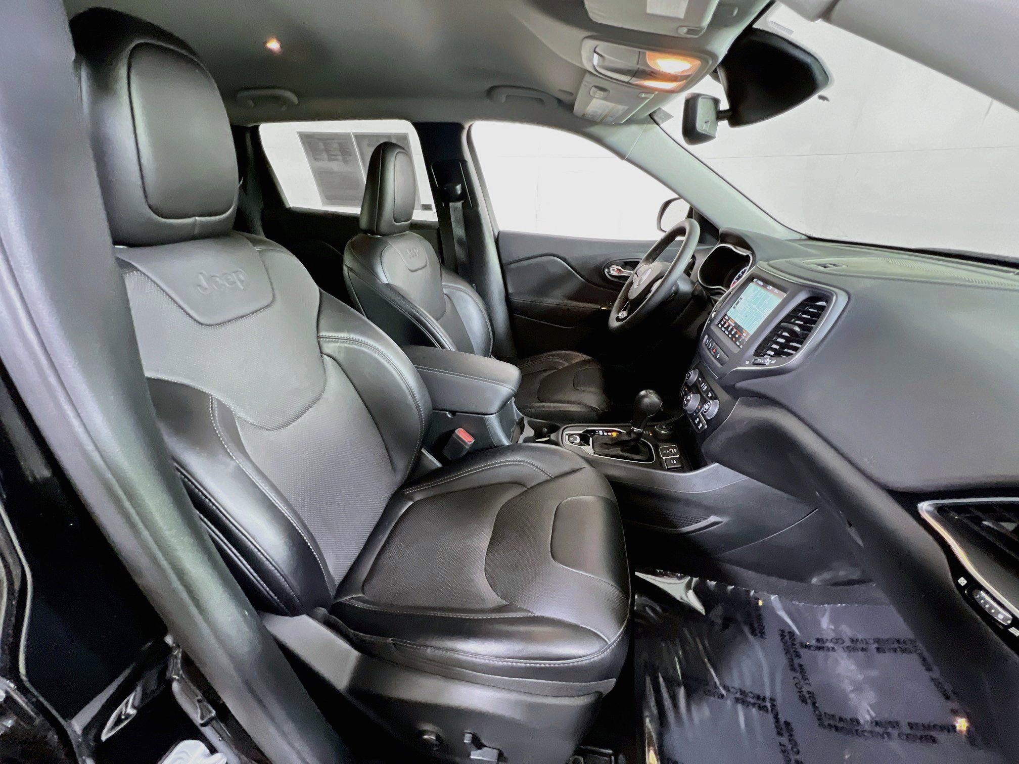 Used 2023 Jeep Cherokee Altitude Lux AWD/4WD image 27