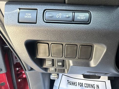 Used 2022 Nissan Frontier SV AWD/4WD image 13
