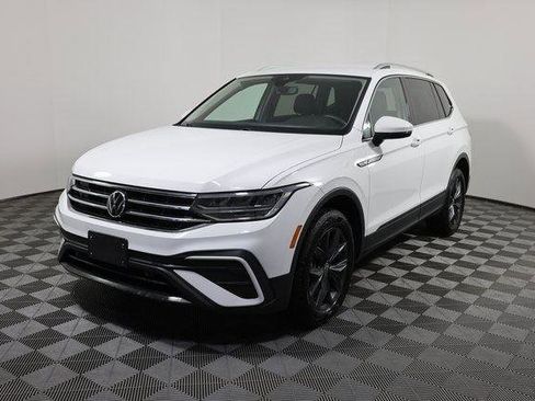 Used 2022 Volkswagen Tiguan SE image 1