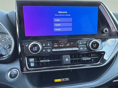 Used 2025 Toyota Highlander XLE image 23