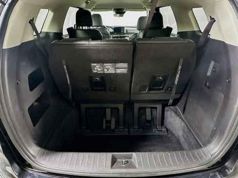 Used 2024 Kia Carnival LX image 28