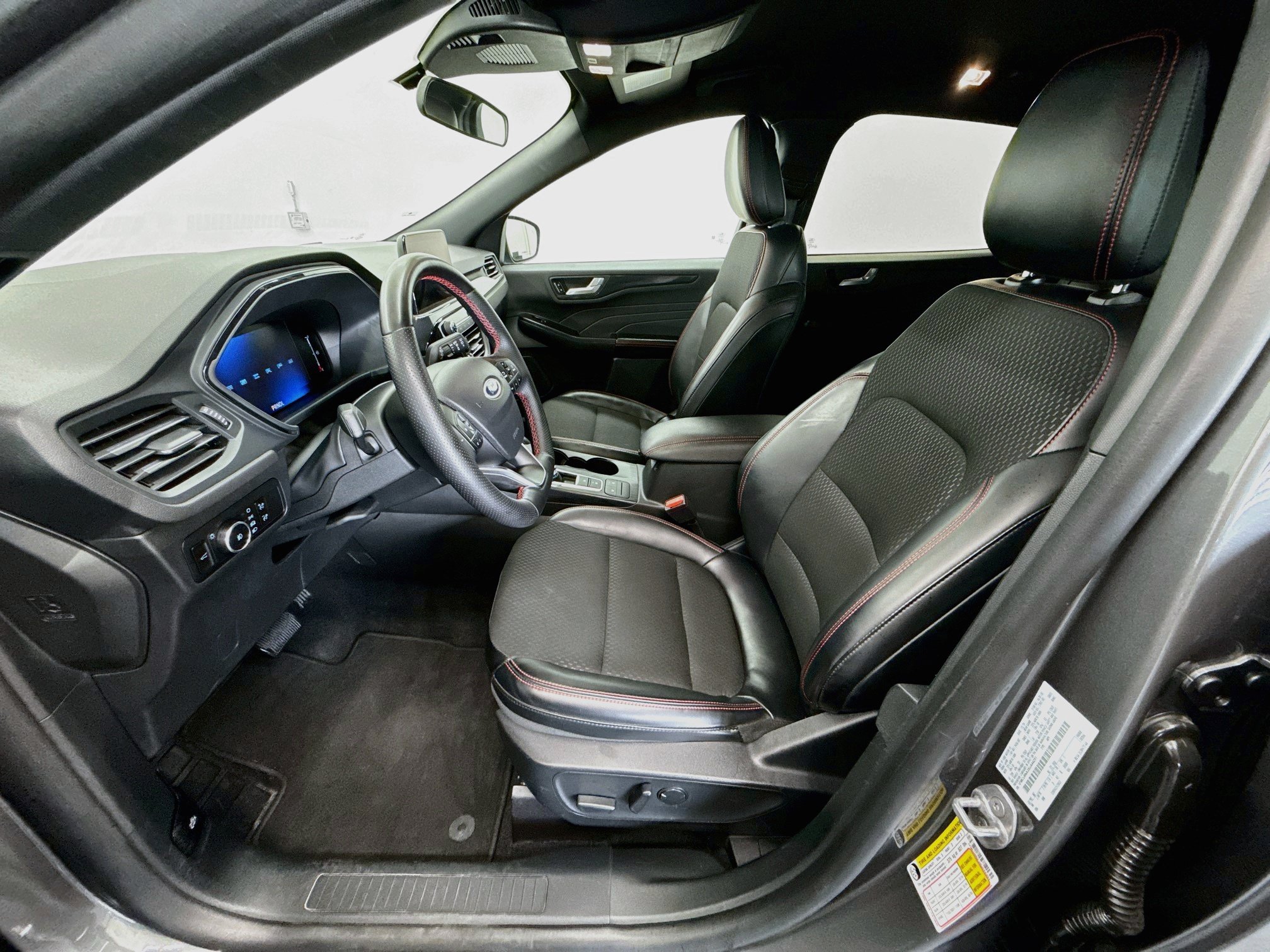 Used 2025 Ford Escape ST-Line Select AWD/4WD image 13