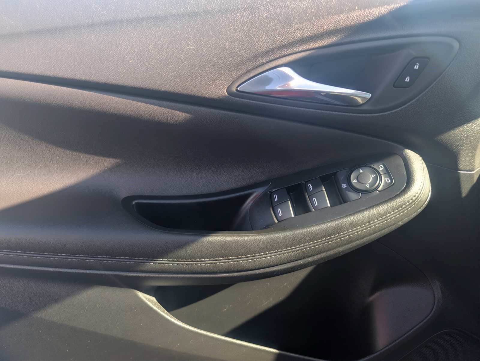 Used 2023 Buick Encore GX Select FWD image 23