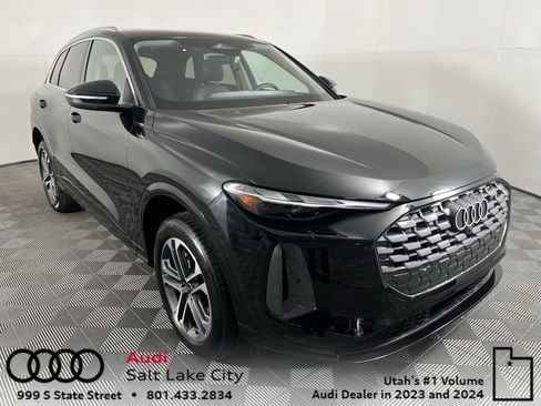 Used 2025 Audi Q5 Premium w/ Convenience Package image 1