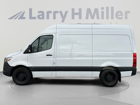 Used 2025 Mercedes-Benz Sprinter 2500 image 2