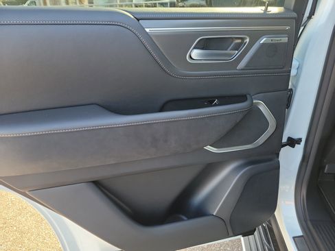 New 2026 INFINITI QX80 Luxe image 8