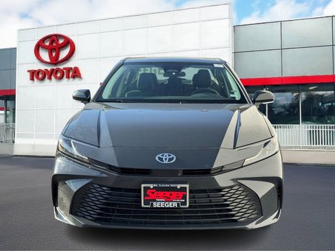 Certified 2025 Toyota Camry Hybrid image 7