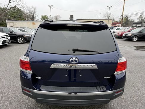 Used 2011 Toyota Highlander SE w/ Tow Pkg image 4