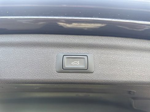 Used 2025 Audi Q3 2.0T Premium image 6