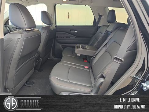 New 2025 Nissan Pathfinder SL w/ Black Appearance Package AWD/4WD image 24