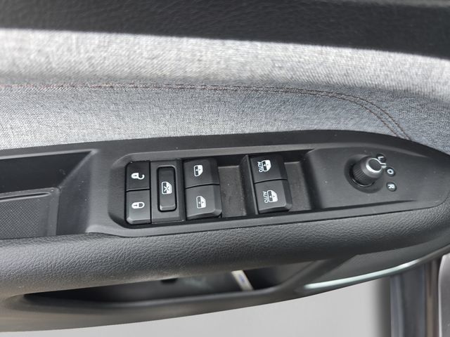 Used 2023 Jeep Compass Latitude AWD/4WD image 11