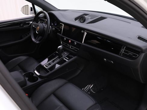 Certified 2024 Porsche Macan image 22