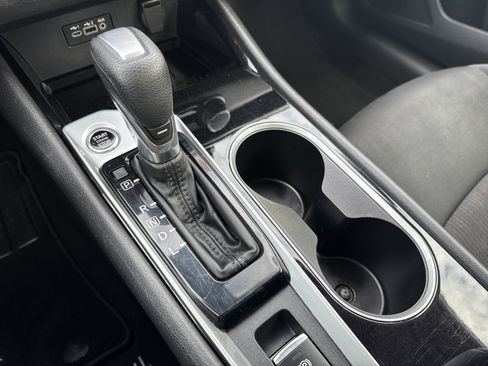 Used 2024 Nissan Altima 2.5 SV image 23