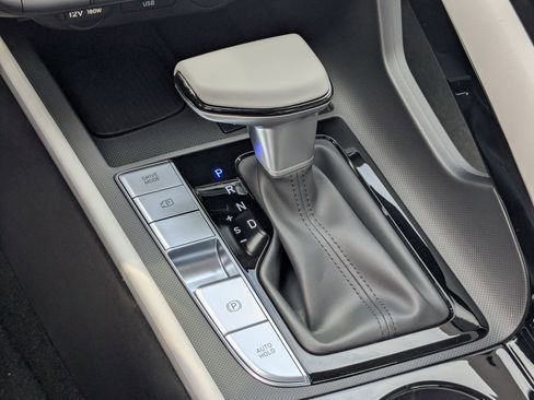 New 2025 Hyundai Elantra Limited image 14