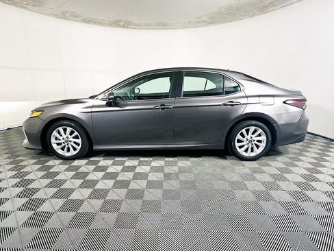 Used 2023 Toyota Camry XLE FWD image 6