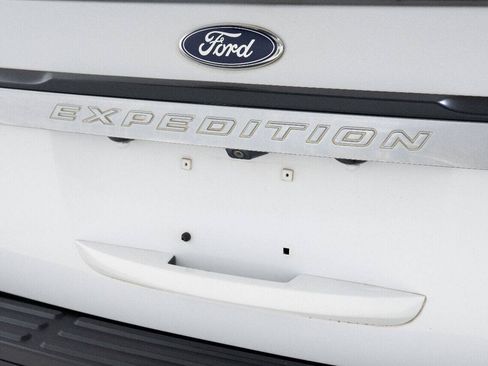 Used 2015 Ford Expedition XL RWD image 13