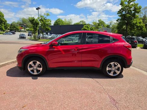 Used 2017 Honda HR-V EX image 2