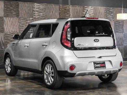 Used 2019 Kia Soul + image 10