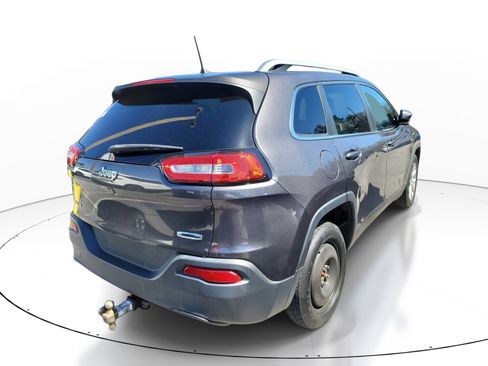 Used 2018 Jeep Cherokee Latitude Plus image 6