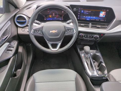 Used 2025 Chevrolet Trax LT w/ Driver Confidence Package FWD image 12
