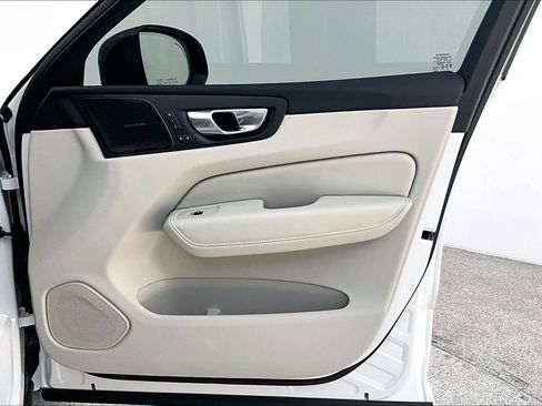 New 2026 Volvo XC60 B5 Ultra w/ Protection Package Premier image 20