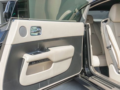 Used 2016 Rolls-Royce Wraith RWD image 58