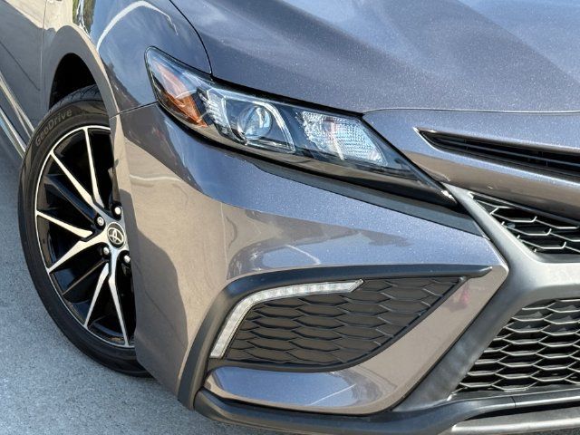 Used 2022 Toyota Camry SE FWD image 4