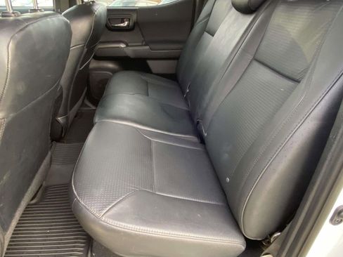 Used 2021 Toyota Tacoma TRD Off-Road w/ TRD Premium Off Road Package image 12