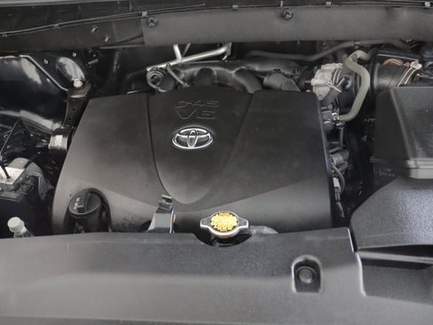 Used 2017 Toyota Highlander XLE image 29