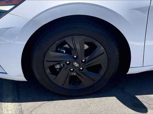 Used 2021 Hyundai Elantra SEL FWD image 12