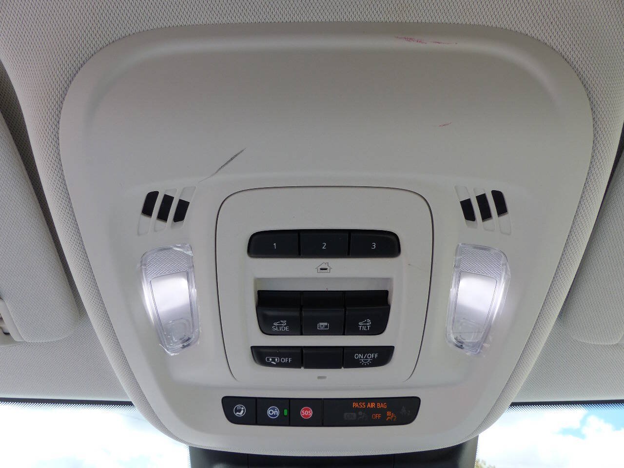 Used 2025 Buick Envision Avenir AWD/4WD image 44