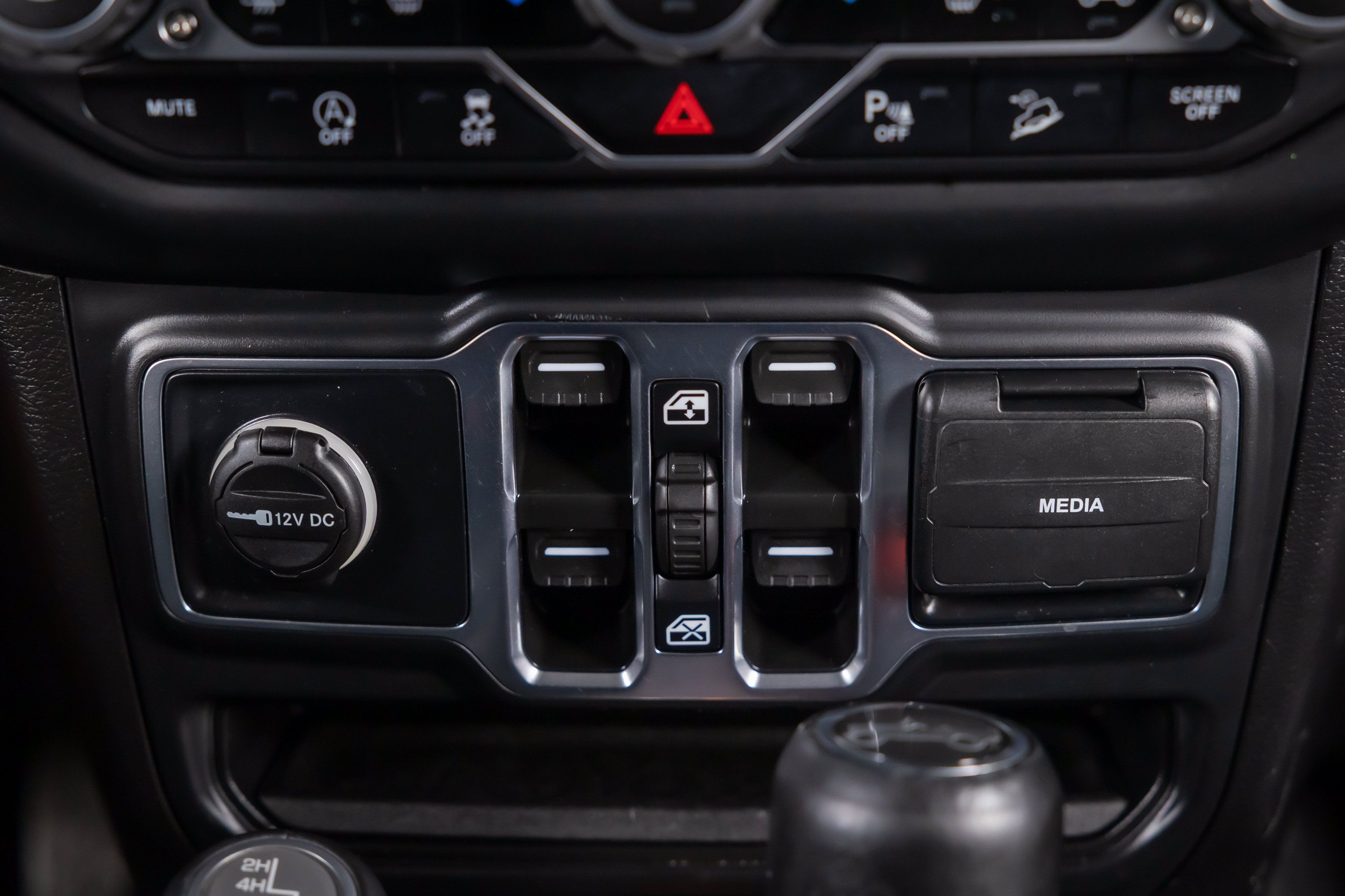 Used 2018 Jeep Wrangler Unlimited Sahara AWD/4WD image 34