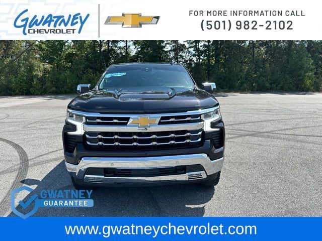 Used 2022 Chevrolet Silverado 1500 LTZ w/ Z71 Off-Road Package AWD/4WD image 2