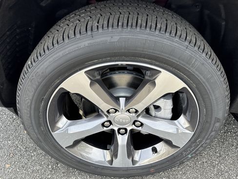 New 2025 Jeep Grand Cherokee Limited w/ Luxury Tech Group II image 10