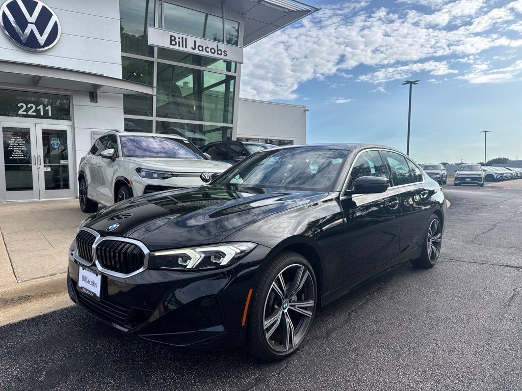 Used 2024 BMW 330i xDrive Sedan w/ Convenience Package AWD/4WD image 2
