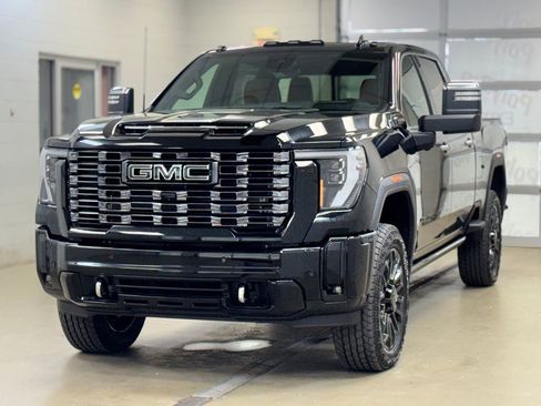 New 2026 GMC Sierra 2500 Denali Ultimate w/ LPO, Black Badging Package AWD/4WD image 3