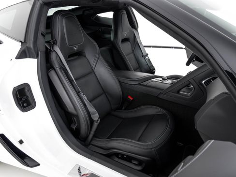 Used 2015 Chevrolet Corvette Z06 w/ 3LZ Preferred Equipment Group image 36