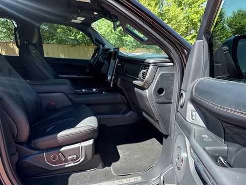 Used 2024 Ford Expedition Max Platinum AWD/4WD image 31