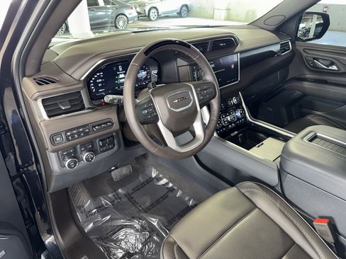 Used 2024 GMC Yukon Denali w/ Advanced Technology Package image 23
