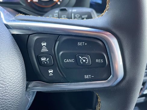 Used 2024 Jeep Wrangler Sahara image 21