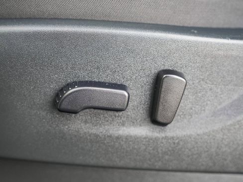 Used 2024 Nissan Frontier SV image 20